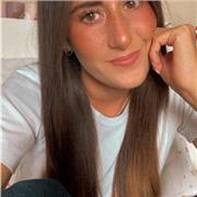 Docente di scuola primaria impartisce lezioni per scuole elementari e medie